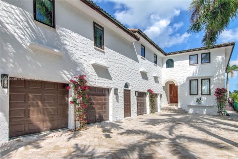 House in Miami Beach, Florida 5 bedrooms, 483.28 sq.m. № 1922518 - photo 4