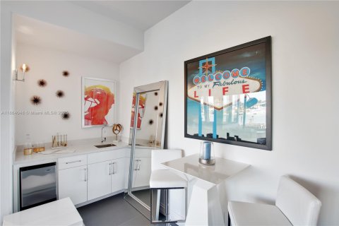 House in Miami Beach, Florida 5 bedrooms, 483.28 sq.m. № 1922518 - photo 25