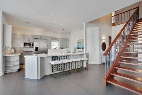 House in Miami Beach, Florida 5 bedrooms, 483.28 sq.m. № 1922518 - photo 7