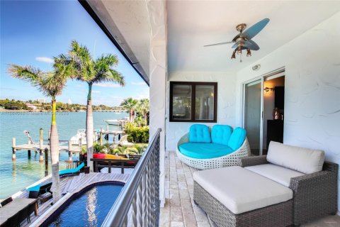 House in Miami Beach, Florida 5 bedrooms, 483.28 sq.m. № 1922518 - photo 30