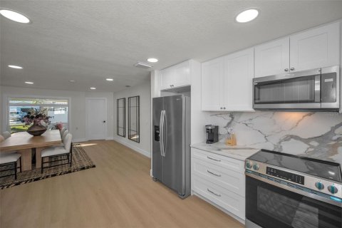 Villa ou maison à vendre à Largo, Floride: 3 chambres, 175.68 m2 № 2099343 - photo 22