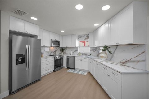 Villa ou maison à vendre à Largo, Floride: 3 chambres, 175.68 m2 № 2099343 - photo 19