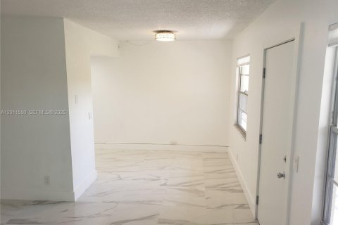 Снять в аренду кондоминиум в Пемброк-Пайнс, Флорида 2 спальни, 88.54м2, № 2076593 - фото 8