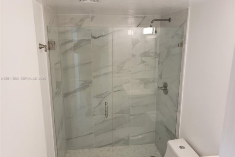 Снять в аренду кондоминиум в Пемброк-Пайнс, Флорида 2 спальни, 88.54м2, № 2076593 - фото 18