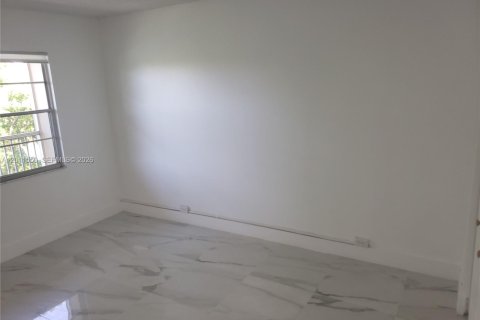 Снять в аренду кондоминиум в Пемброк-Пайнс, Флорида 2 спальни, 88.54м2, № 2076593 - фото 28