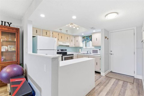 Condominio en alquiler en Saint Petersburg, Florida, 2 dormitorios, 74.32 m2 № 2099079 - foto 8