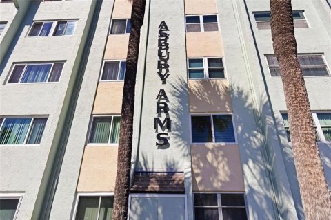 Condominio en Saint Petersburg, Florida, 2 dormitorios  № 2099079