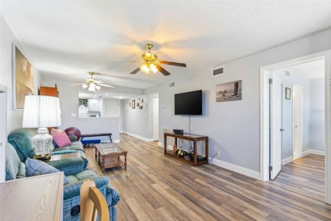 Condominio en alquiler en Saint Petersburg, Florida, 2 dormitorios, 74.32 m2 № 2099079 - foto 12