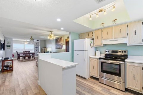 Condominio en alquiler en Saint Petersburg, Florida, 2 dormitorios, 74.32 m2 № 2099079 - foto 2