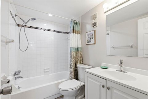 Condominio en alquiler en Saint Petersburg, Florida, 2 dormitorios, 74.32 m2 № 2099079 - foto 17
