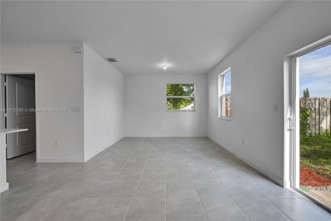 Townhouse in Miami, Florida 3 bedrooms, 157.47 sq.m. № 1968416 - photo 18