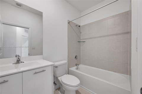 Townhouse in Miami, Florida 3 bedrooms, 157.47 sq.m. № 1968416 - photo 29