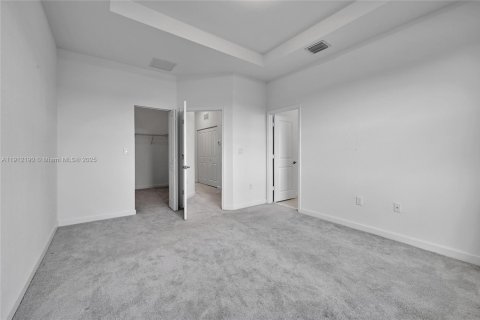 Townhouse in Miami, Florida 3 bedrooms, 157.47 sq.m. № 1968416 - photo 22