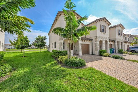 Townhouse in Miami, Florida 3 bedrooms, 157.47 sq.m. № 1968416 - photo 3