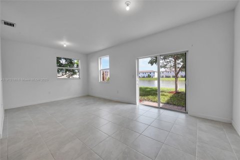Townhouse in Miami, Florida 3 bedrooms, 157.47 sq.m. № 1968416 - photo 17
