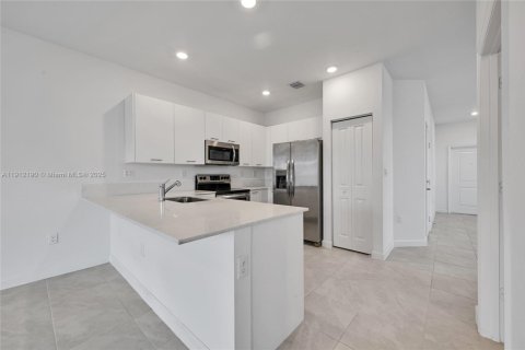 Townhouse in Miami, Florida 3 bedrooms, 157.47 sq.m. № 1968416 - photo 13