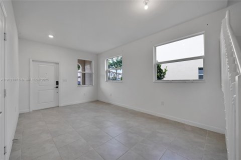 Townhouse in Miami, Florida 3 bedrooms, 157.47 sq.m. № 1968416 - photo 8