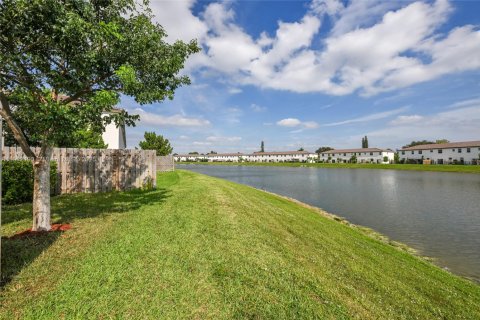 Townhouse in Miami, Florida 3 bedrooms, 157.47 sq.m. № 1968416 - photo 6