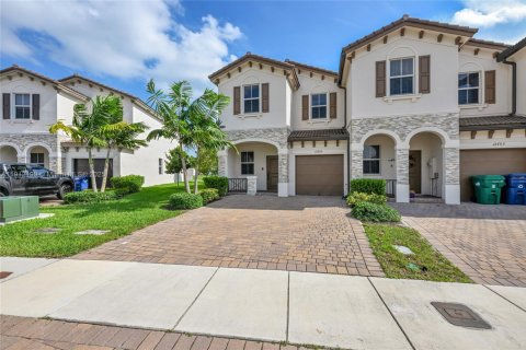 Townhouse in Miami, Florida 3 bedrooms, 157.47 sq.m. № 1968416