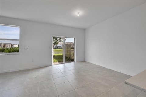 Townhouse in Miami, Florida 3 bedrooms, 157.47 sq.m. № 1968416 - photo 16