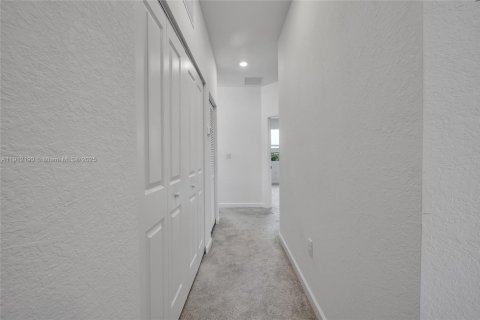 Townhouse in Miami, Florida 3 bedrooms, 157.47 sq.m. № 1968416 - photo 30