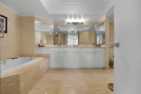 Condo in Aventura, Florida, 2 bedrooms  № 1823582 - photo 15