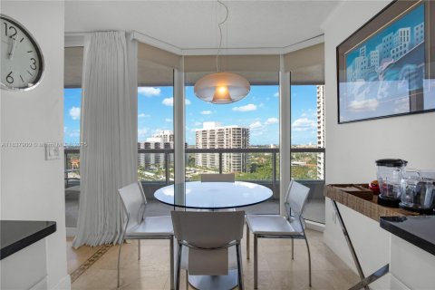Condo in Aventura, Florida, 2 bedrooms  № 1823582 - photo 11