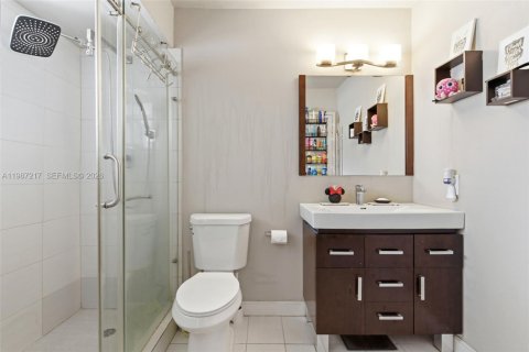 Condominio en venta en Miami, Florida, 3 dormitorios, 124.49 m2 № 2046653 - foto 23