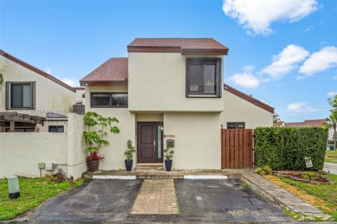 Condominio en Miami, Florida, 3 dormitorios № 2046653