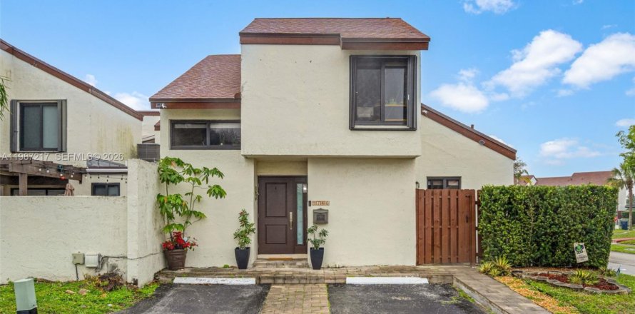 Condominio en Miami, Florida, 3 dormitorios  № 2046653