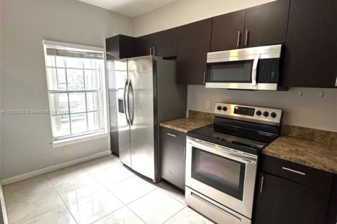 Adosado en alquiler en Dania Beach, Florida, 2 dormitorios, 103.12 m2 № 1975121 - foto 2