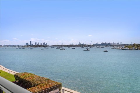 Снять в аренду кондоминиум в Майами, Флорида 3 спальни, 186.73м2, № 2050838 - фото 16