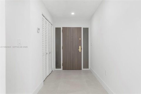 Снять в аренду кондоминиум в Майами, Флорида 3 спальни, 186.73м2, № 2050838 - фото 18