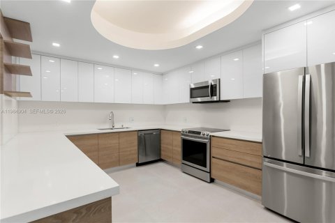 Снять в аренду кондоминиум в Майами, Флорида 3 спальни, 186.73м2, № 2050838 - фото 3