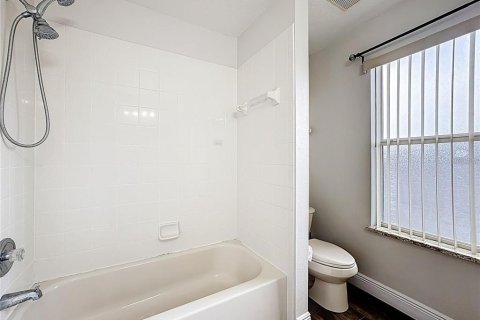 Villa ou maison à louer à Kissimmee, Floride: 4 chambres, 222.87 m2 № 2394177 - photo 28