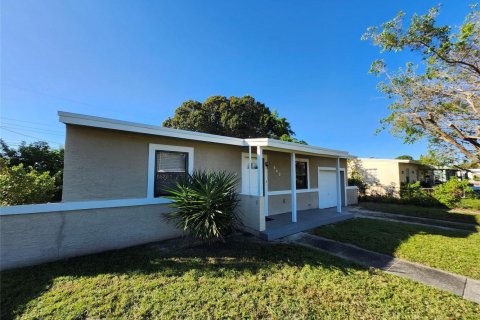 Casa en venta en Fort Lauderdale, Florida, 2 dormitorios, 66.89 m2 № 2181335 - foto 2