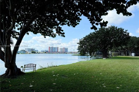 Condo in Miami, Florida, 2 bedrooms  № 1489492 - photo 28
