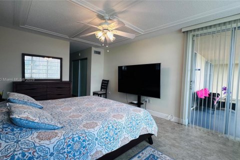 Condo in Miami, Florida, 2 bedrooms  № 1489492 - photo 12