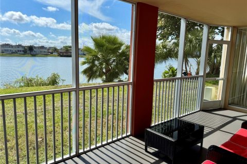 Condo in Miami, Florida, 2 bedrooms  № 1489492 - photo 1