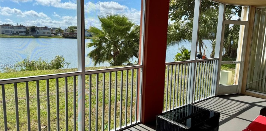 Condo in Miami, Florida, 2 bedrooms № 1489492