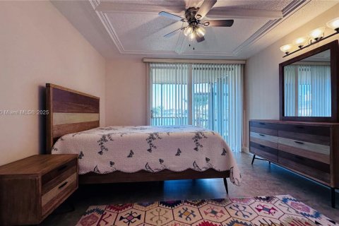 Condo in Miami, Florida, 2 bedrooms  № 1489492 - photo 17