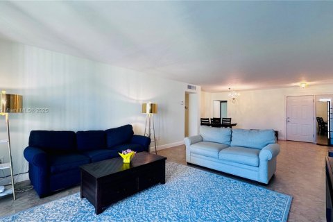 Condo in Miami, Florida, 2 bedrooms  № 1489492 - photo 9