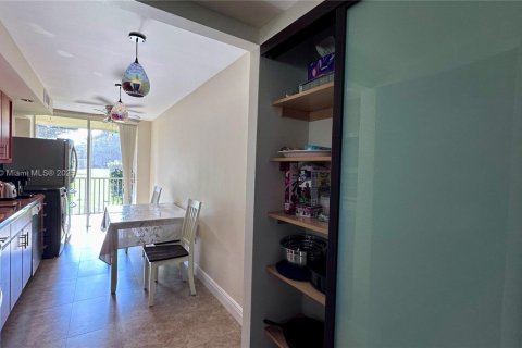 Condo in Miami, Florida, 2 bedrooms  № 1489492 - photo 24