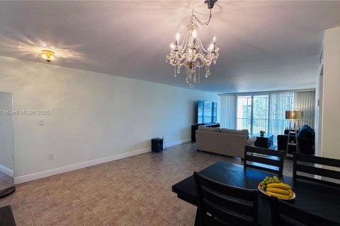 Condo in Miami, Florida, 2 bedrooms  № 1489492 - photo 4