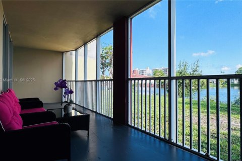 Condo in Miami, Florida, 2 bedrooms  № 1489492 - photo 25