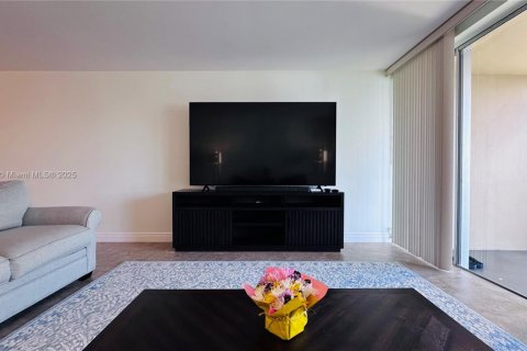 Condo in Miami, Florida, 2 bedrooms  № 1489492 - photo 8