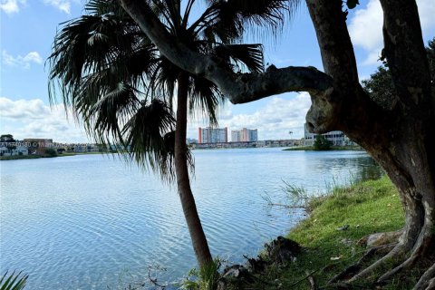 Condo in Miami, Florida, 2 bedrooms  № 1489492 - photo 29