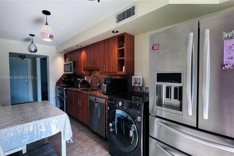 Condo in Miami, Florida, 2 bedrooms  № 1489492 - photo 23