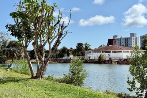 Condo in Miami, Florida, 2 bedrooms  № 1489492 - photo 30