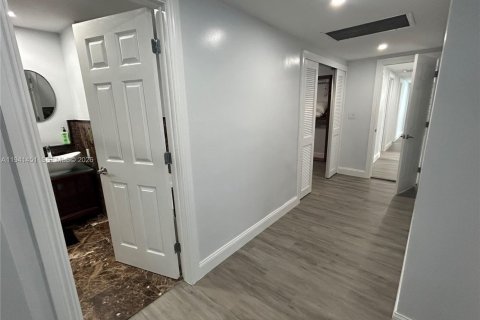 Copropriété à louer à Hollywood, Floride: 3 chambres, 234.49 m2 № 2001269 - photo 21